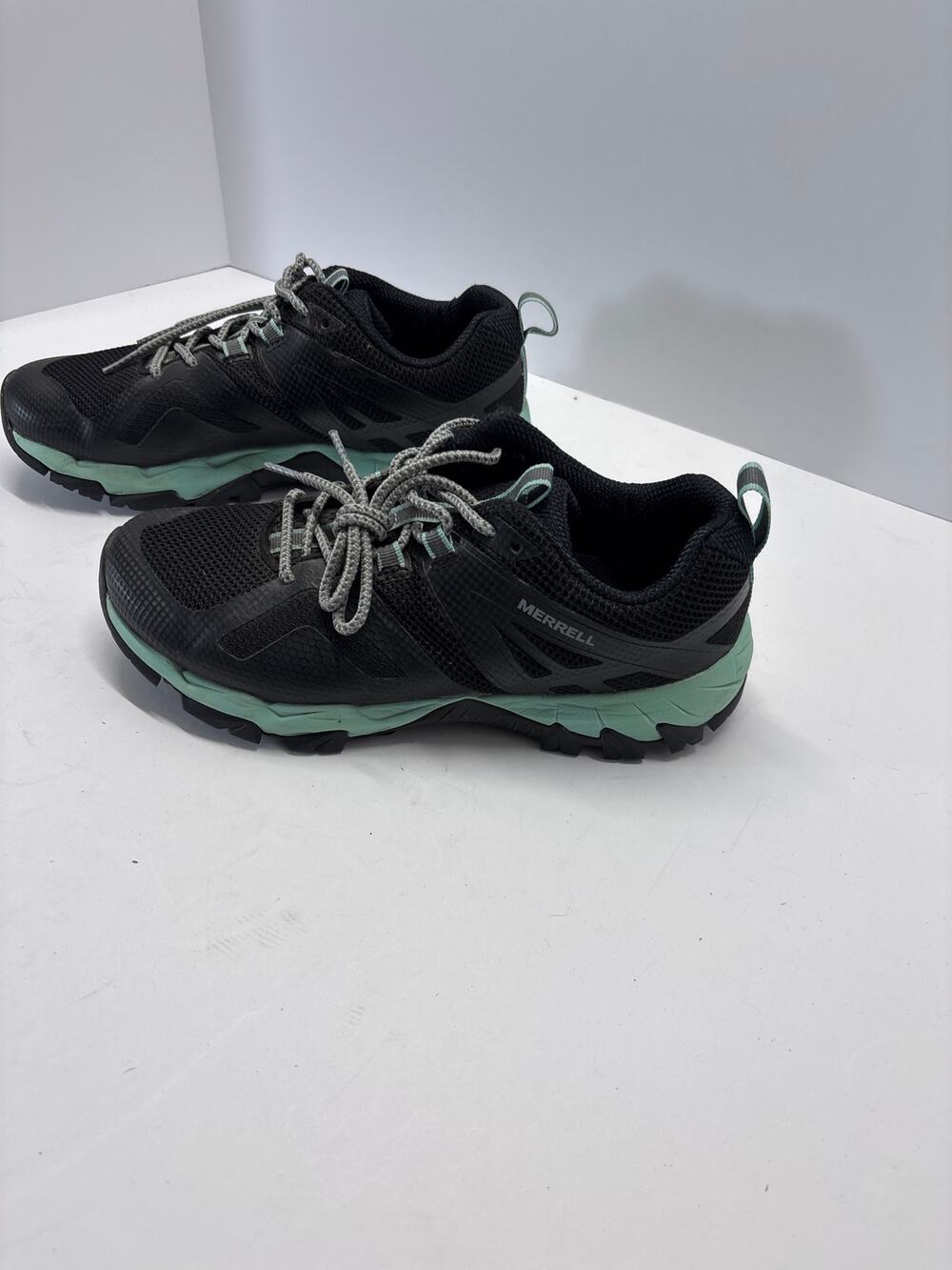 Merrell Meru Women’s Size 8 Black Teal Trail Running Shoes J034470